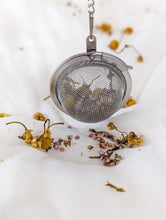 Load image into Gallery viewer, Loose Leaf Tea Clam Infuser
